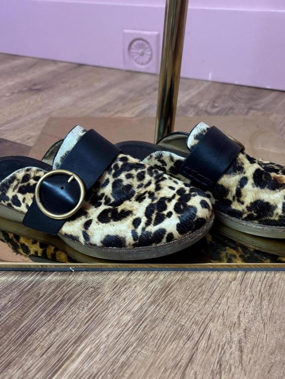 sofft billie leopard clogs calf hair sz 6m 2000s y2k slip on statement piece